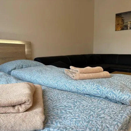 Apartamento Cozy Nest Eden- Goltsch Jenikau